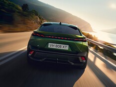 Bestellstart für das Peugeot E-408 Facelift: Der aufgewertete Elektro-Crossover rollt ab 46.300 Euro mit neuer Lichtsignatur und integrierter V2L-Technologie zu den Händlern.