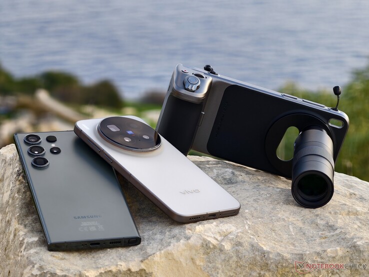 Das Vivo X300 Pro mit Telekonverter ist ein etwas größerer Ersatz für das 10x Telefoto im Samsung Galaxy S23 Ultra. (Bildquelle: Alexander Fagot, Notebookcheck)