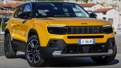 Jeep Avenger: Elektro-SUV jetzt ab 269 Euro leasen, 2 Jahre Wartung Jeep Wave inklusive.