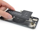 Der Akku könnte beim Nachfolger des abgebildeten iPhone 11 Pro Max deutlich einfacher konstruiert sein. (Bild: iFixit)