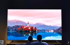 Der Redmi Smart TV Max ist mit 98 Zoll geradezu riesig und dabei deutlich günstiger als seine direkten Konkurrenten. (Bild: Xiaomi)