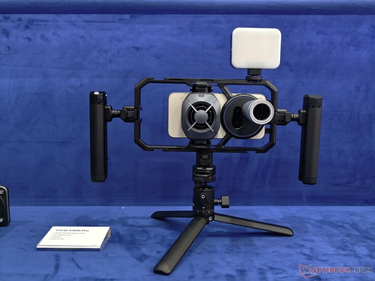 Der gleiche Kamera-Käfig wie beim Vivo X300 Ultra, nur für das Vivo X300 Pro.