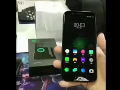 Die Front wirkt wie ein klassisches Xiaomi-Handy. Das Black Shark Gaming-Phone in einem Video.