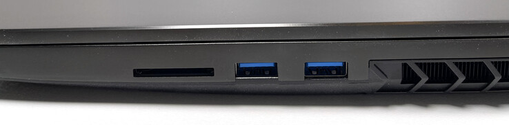 Rechts: SD-Kartenleser, 2x USB-A 3.2 Gen. 1