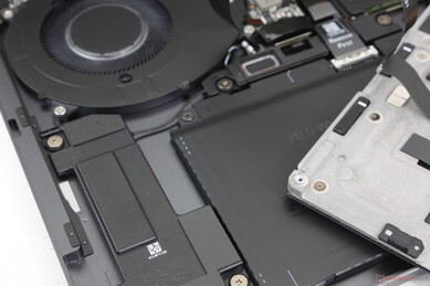 Quad-Lautsprecher (2x 3 W + 2x 2 W) mit zwei nach oben abstrahlenden und zwei nach unten abstrahlenden Lautsprechern