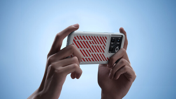 Das OnePlus 10T als cooles Gamer-Handy: Ein passendes Smartphone-Case mit Kühlfunktion hat OnePlus gleich dazu entwickelt.