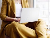 Das Asus Zenbook 14 mit Core Ultra 7 255H gibts zum Black Friday günstiger als je zuvor. (Bildquelle: Asus)