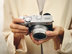 Die Fujifilm GFX100RF packt einen 102 MP Mittelformat-Sensor ins kompakte Gehäuse. (Bildquelle: Fujifilm)