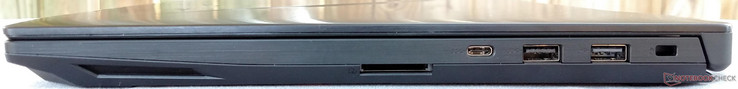 rechte Seite: SDCardreader, USB 3.1 (Gen 1) Typ-C, USB 3.0 Typ-A, USB 2.0, Kensington Lock