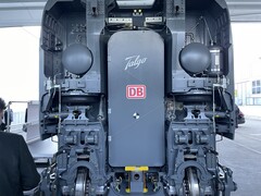 Der ICE-L von Talgo und die gut sichtbare Einzelradaufhängung auf der Innotrans 2022. (Foto: Andreas Sebayang/Privat)