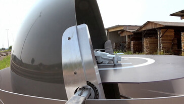 Die halb geöffnete Garage. (Foto: ÖBB)