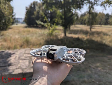 Die Neo 1 startete aus der Handfläche