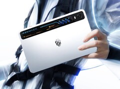 Das RedMagic Gaming Tablet 5 Pro setzt seine Wasserkühlung mit RGB-LEDs in Szene.