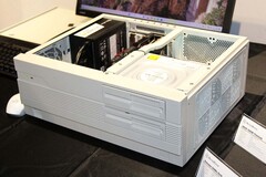 Das neueste Tower-Gehäuse von Silverstone setzt auf einen Retro-Look samt dekorativem Floppy-Laufwerk. (Bildquelle: Silverstone)