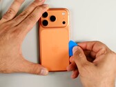 Das Apple iPhone Ultra soll zwei Akkus besitzen.
