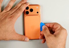 Das Apple iPhone Ultra soll zwei Akkus besitzen.