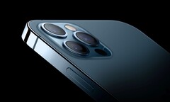 Einen stabilisierten Kamerasensor findet man derzeit nur beim teuren iPhone 12 Pro Max. (Bild: Apple)