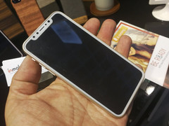Ein auf der IFA 2017 ausgestelltes iPhone 8/X/Edition-Dummy. Die Komponenten werden teuer.