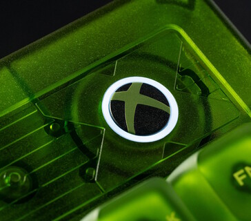 Vorhanden ist auch eine Xbox-Taste - und eine Lizenz (Bildquelle: 8BitDo)