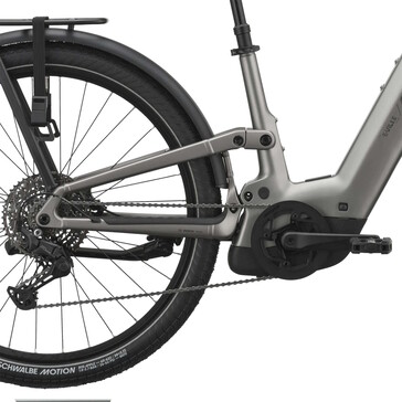 Ein Mittelmotor ist verbaut, ein echter Kettenschutz fehlt