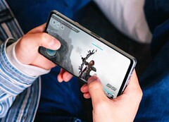 Das Sharp Aquos R8 kombiniert einen Snapdragon 8 Gen 2 mit einem 240 Hz schnellen OLED-Display. (Bild: Sharp)