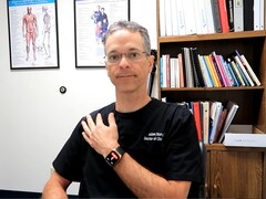 Ein Hands-On mit dem US-Armerikanischen Arzt Dr. Adam Story und der BP Doctor Med Blutdruck-Smartwatch kann man auf Youtube sehen.