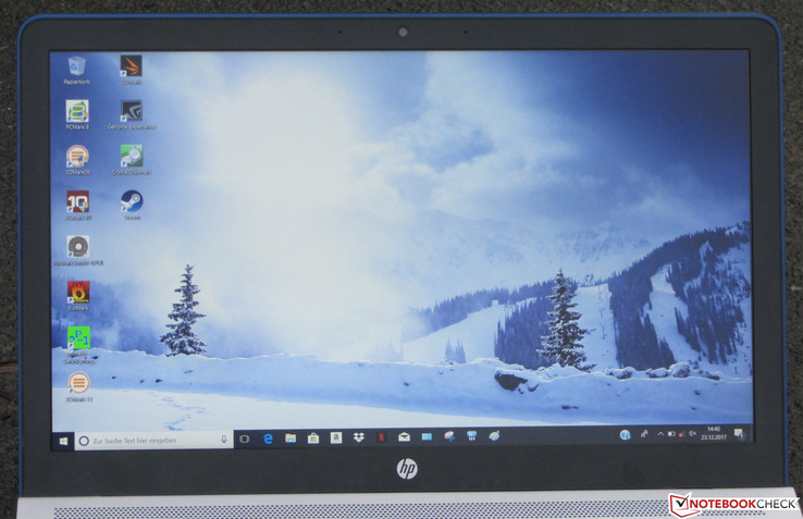 das Pavilion im Freien (geschossen bei komplett bedecktem Himmel)