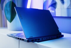 Das stylische Lenovo Legion Pro 7 kann aktuell für unter 2.000 Euro abgestaubt werden (Bild: Alex Wätzel)