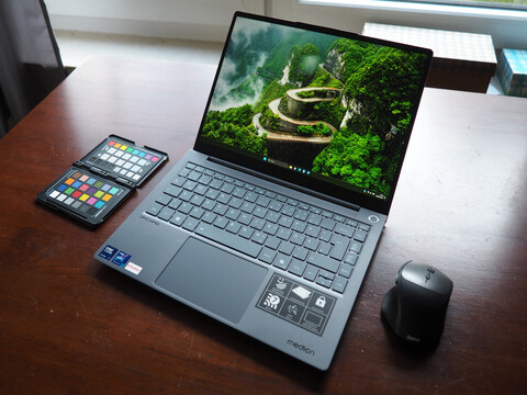 Intel kämpft gegen Qualcomm: Medion SPRCHRGD 14 S2 Laptop im Test