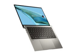 Das Asus Zenbook S 13 OLED wird in der jüngsten Revision rund ein Drittel dünner. (Bild: Asus)