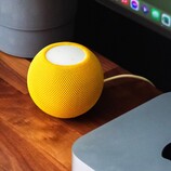 Der Apple HomePod mini erhält eine Reihe praktischer Features durch das jüngste Software-Update. (Bild: Matúš Gocman)