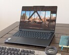 Das Lenovo Yoga 9 2-in-1 14 G11 ersetzt die 4K-Auflösung durch 120 Hz und einen älteren, etwas schnelleren Prozessor durch ein neueres, effizienteres Modell