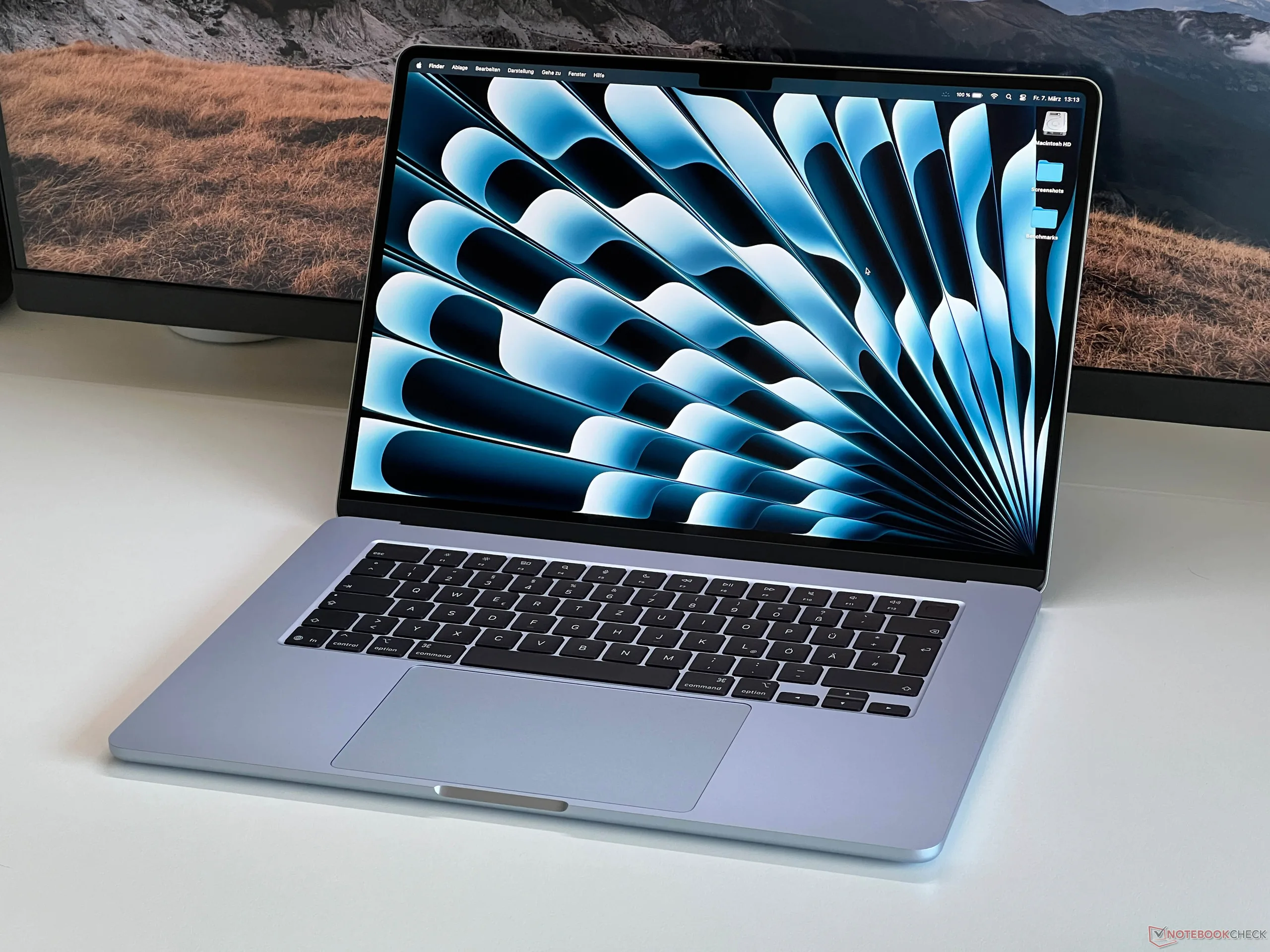 mba_15_m4_case_03-JPG-q82-w2560-h.webp