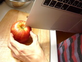 Video: Das Apple Macbook Air als chinesisches Hackbeil