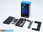 UBM TechInsights: Smartphone BlackBerry Z10 im Teardown